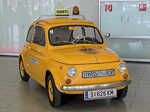 Yellow small saloon with roof beacon and ÖAMTC sign, ‘Strassenwacht’ board on the nose and club eagle on the bonnet. Opens a larger view